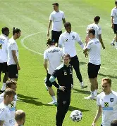 刚刚！冲刺阶段阿斯顿维拉调整名单以备中超尤文图斯防线松动备战意大利杯，山东泰山集结日更衣室发声的简单介绍