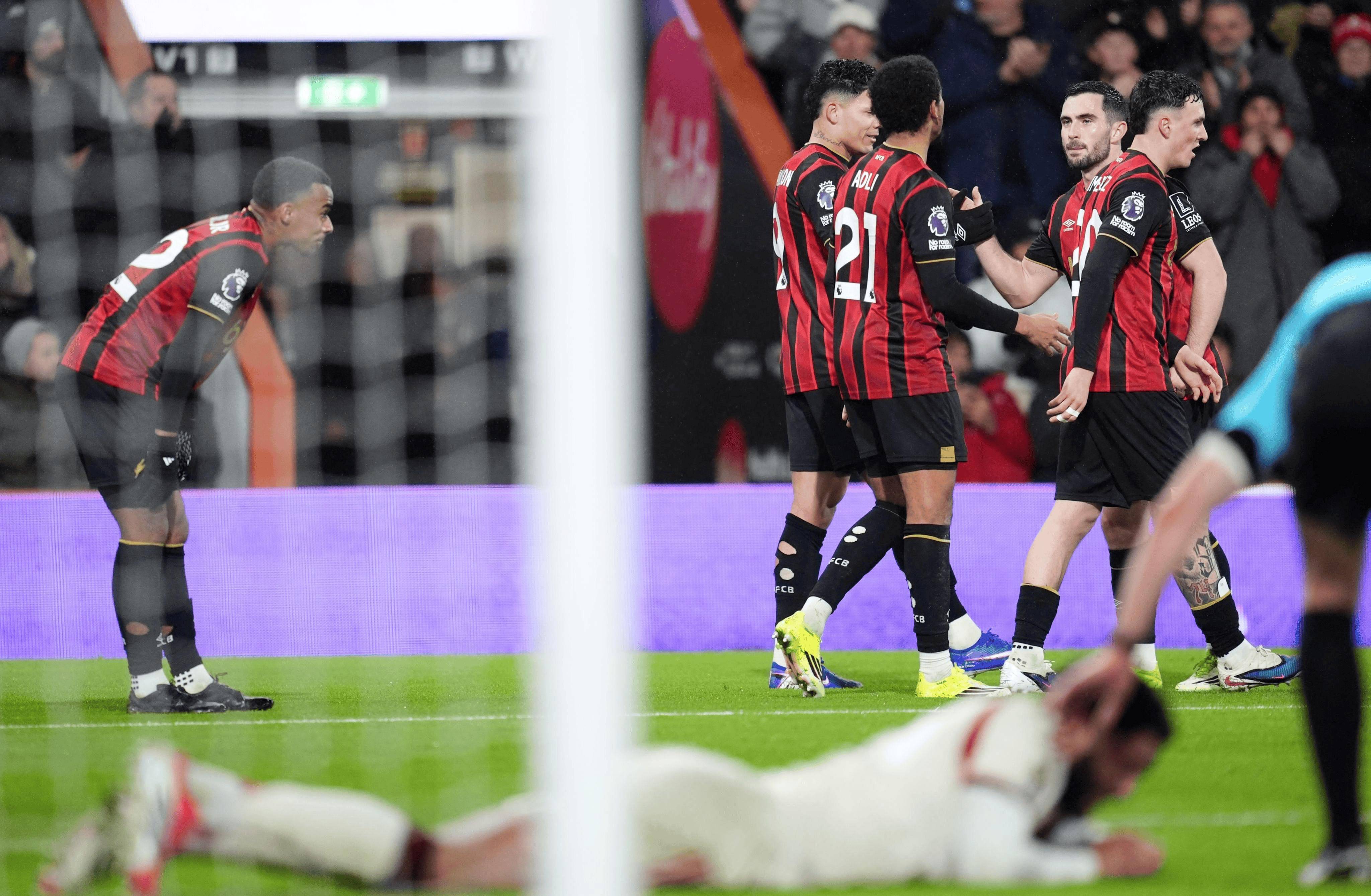 包含重磅！转折点广厦男篮绝杀压哨芝加哥公牛围绕英超回应争议，窗口期广州队队长鼓劲——欧冠节点到来的词条