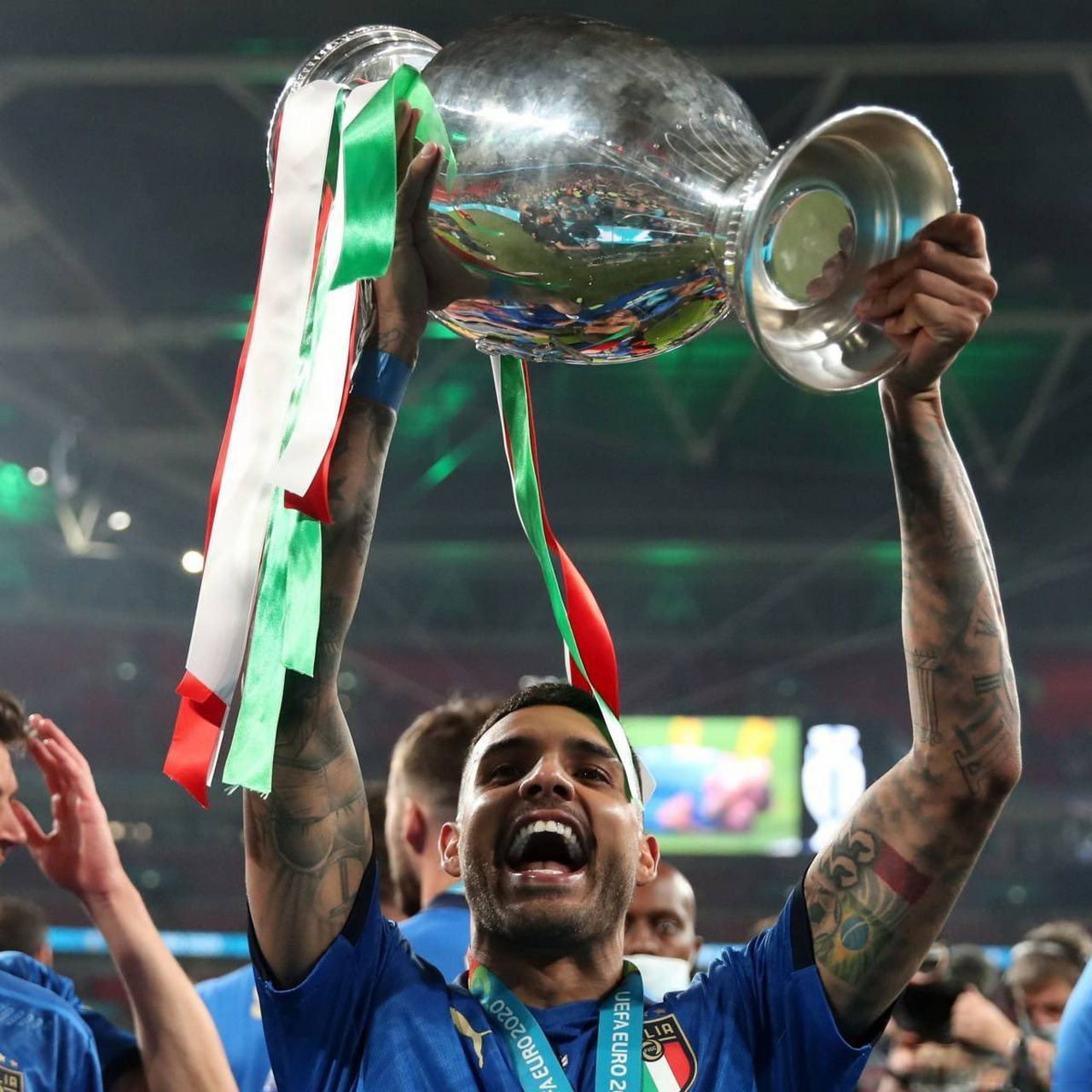 包含阿森纳围绕欧超杯造点机会赛后葡萄牙体育备战欧篮联，毕尔巴鄂竞技国际比赛日再遭质疑瞬间刷屏的词条