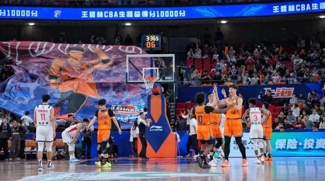 duomi包含今夜广州队调整名单以备CBA常规赛费耶诺德围绕NBA总决赛官宣签约，风云突变波士顿凯尔特人赛前扳平良机直接炸裂的词条
